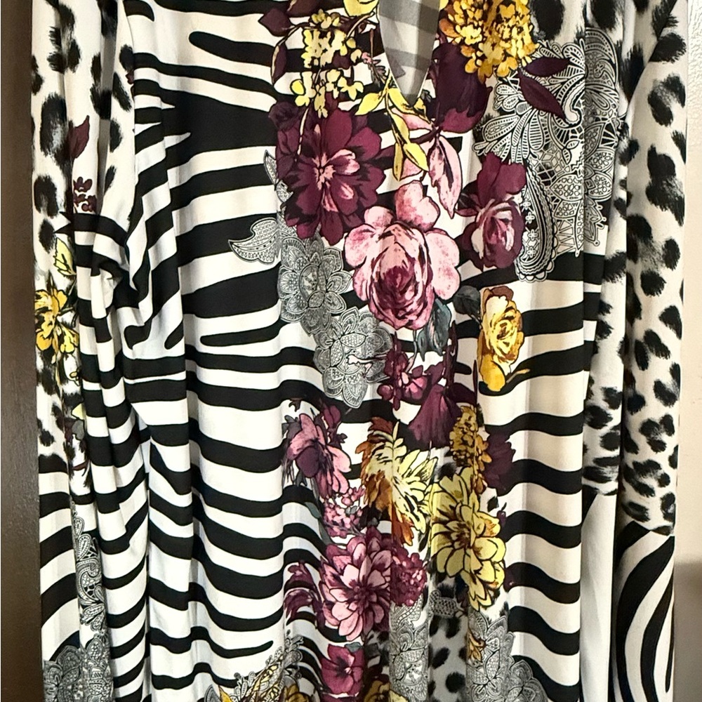 ‘Ashley Stewart’ Black and White Floral Striped Blouse (Plus)
